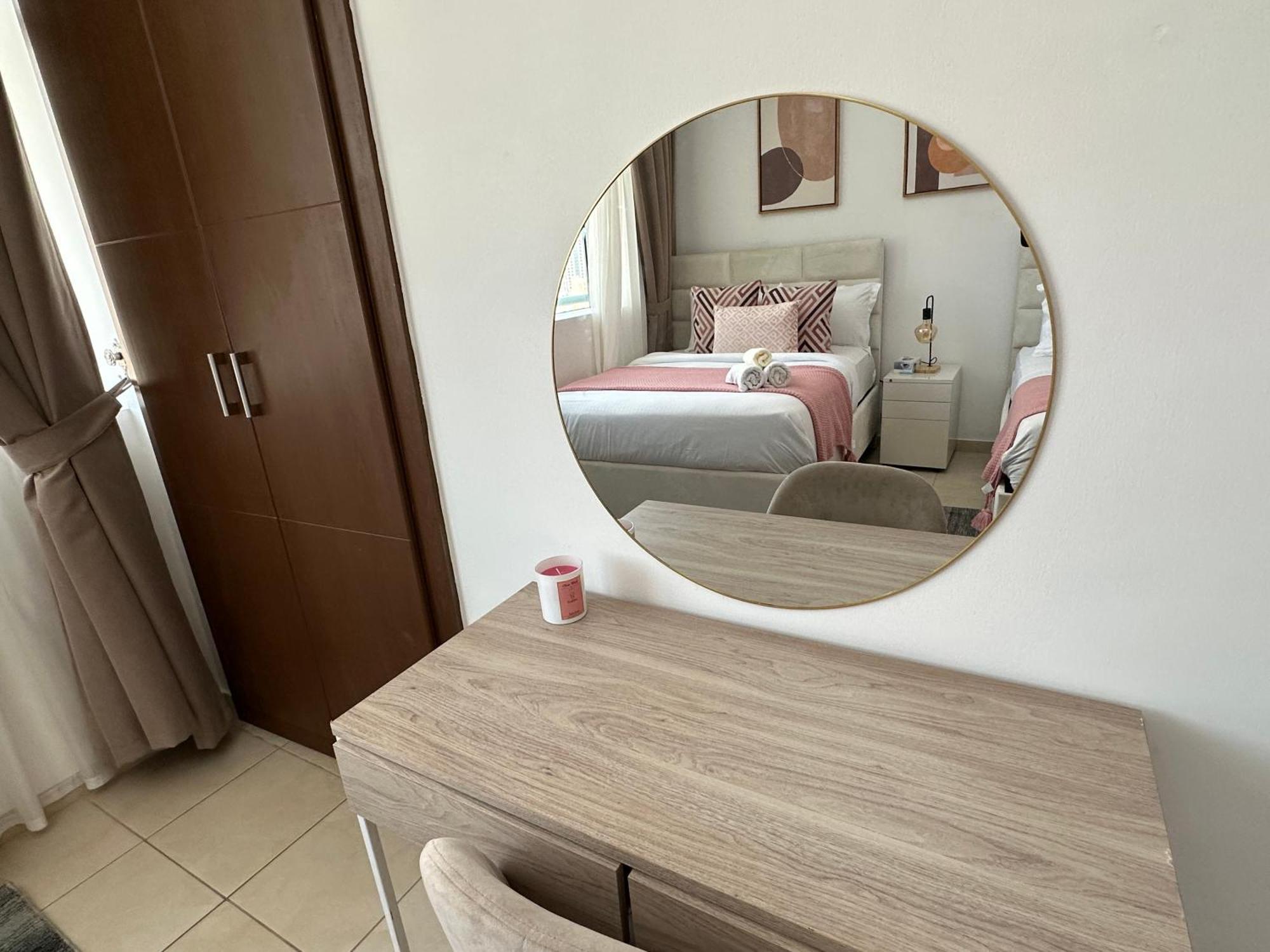 Cozy 2bhk Near Burj Khalifa * Dubai