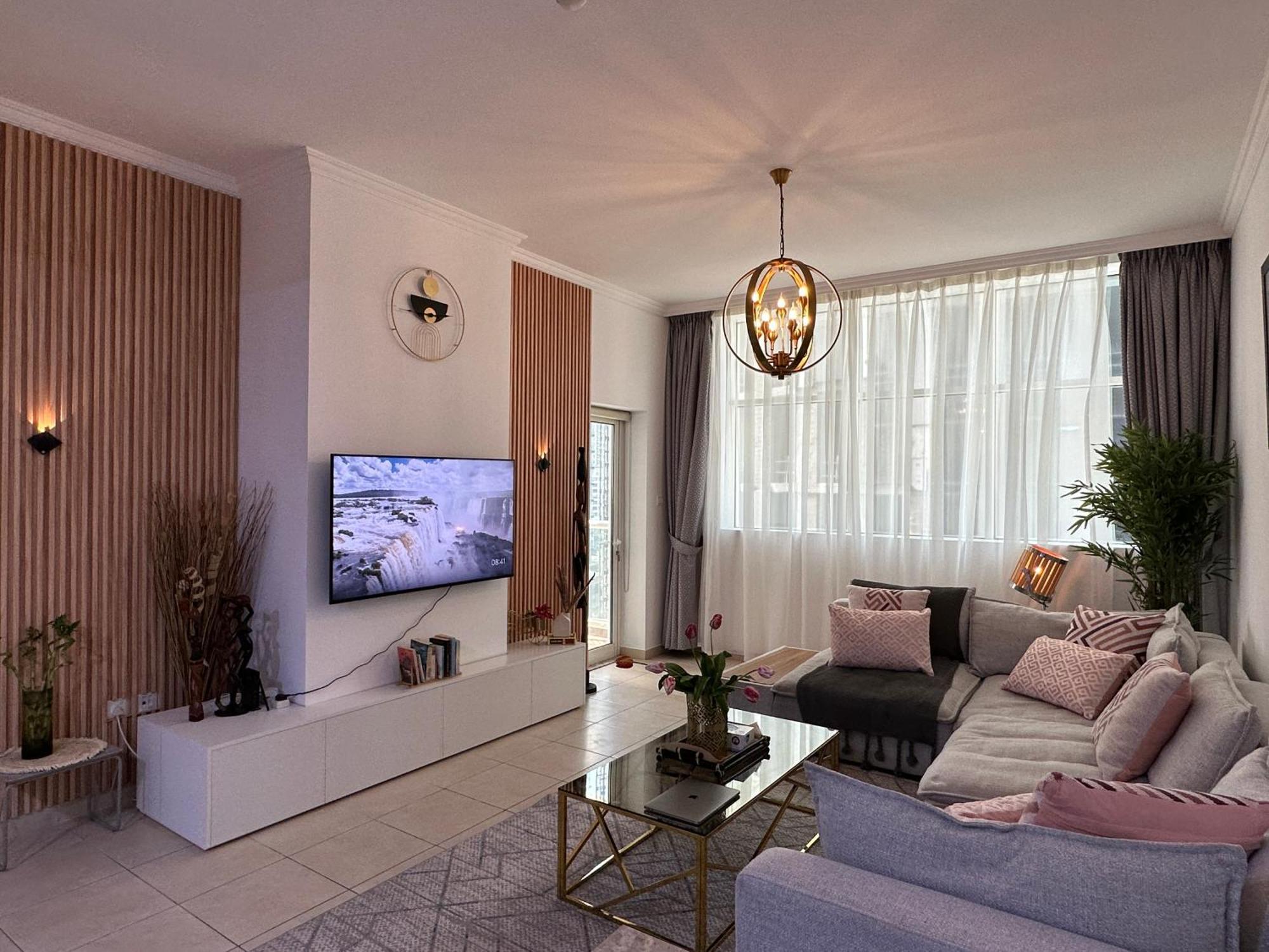 Cozy 2bhk Near Burj Khalifa Apartment Dubai