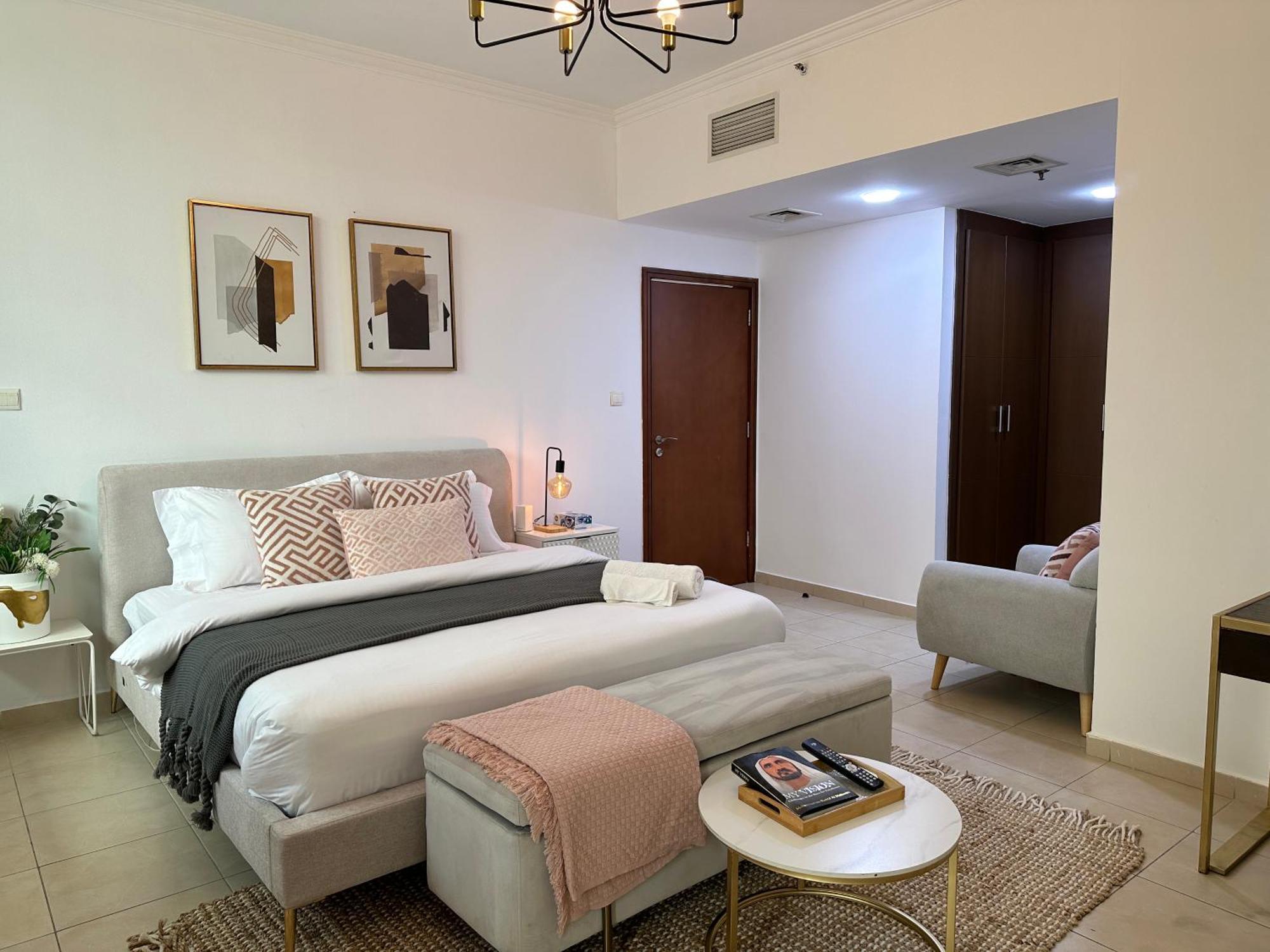 Cozy 2bhk Near Burj Khalifa