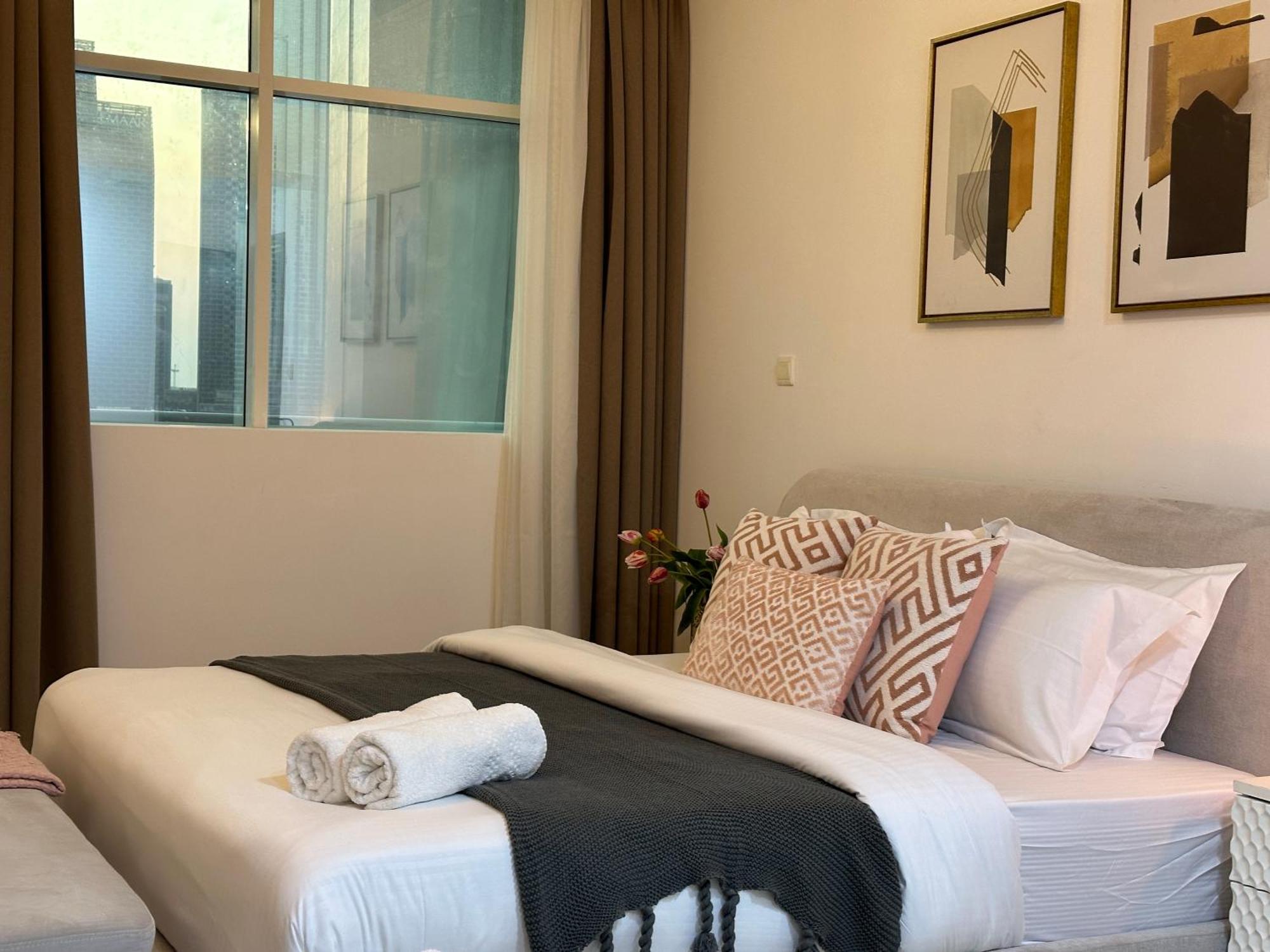 Cozy 2bhk Near Burj Khalifa Apartment *